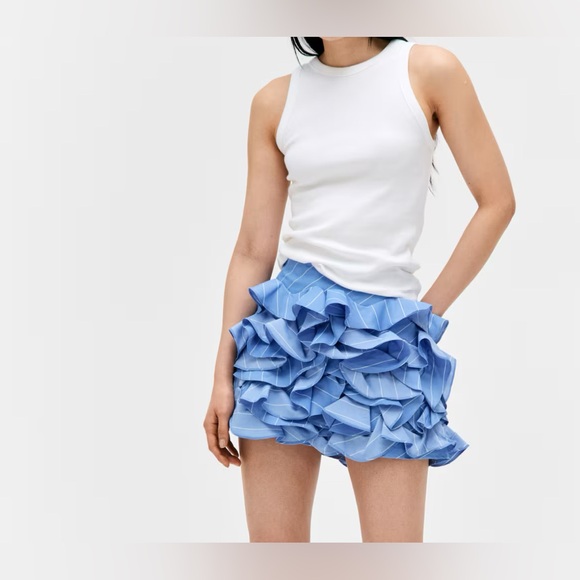 RUFFLED MINI SKIRT - Picture 2 of 4
